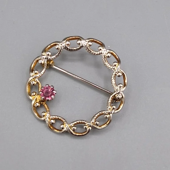 Gold tone Filigree Rhinestone Wreath Circle Brooch Pin Vintage - Picture 10 of 10